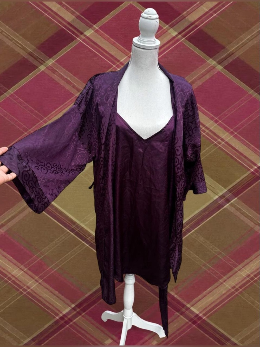 Beautiful purple sleeping set comfortable and fresh size L like new.
